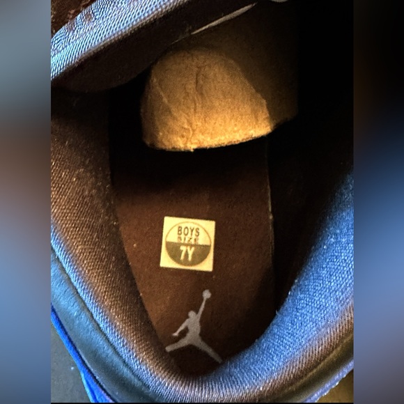 Air Jordan 1’s Mid Shoes (GS) Big Boys - Picture 6 of 11